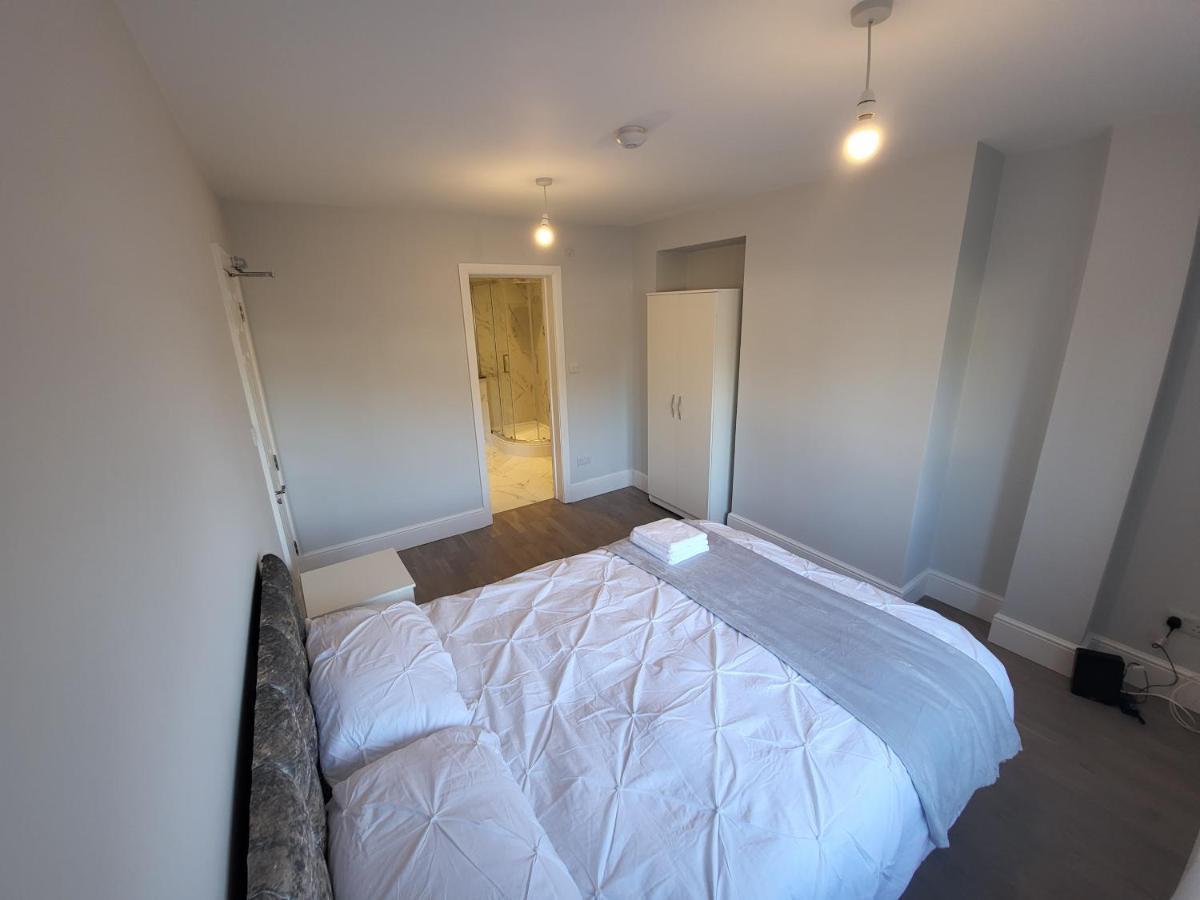 High Spec Large 6 Bedroom House! Kingston upon Thames  Ngoại thất bức ảnh