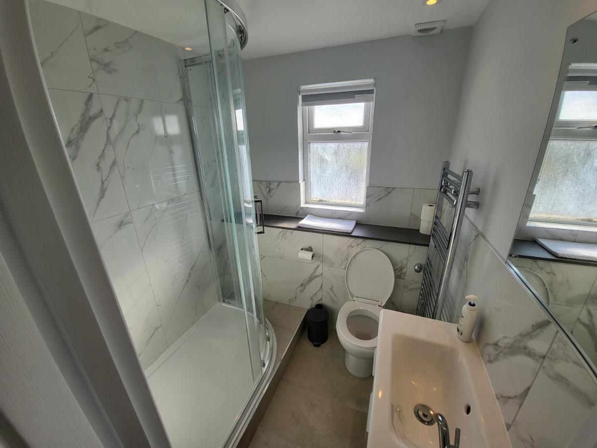 High Spec Large 6 Bedroom House! Kingston upon Thames  Ngoại thất bức ảnh