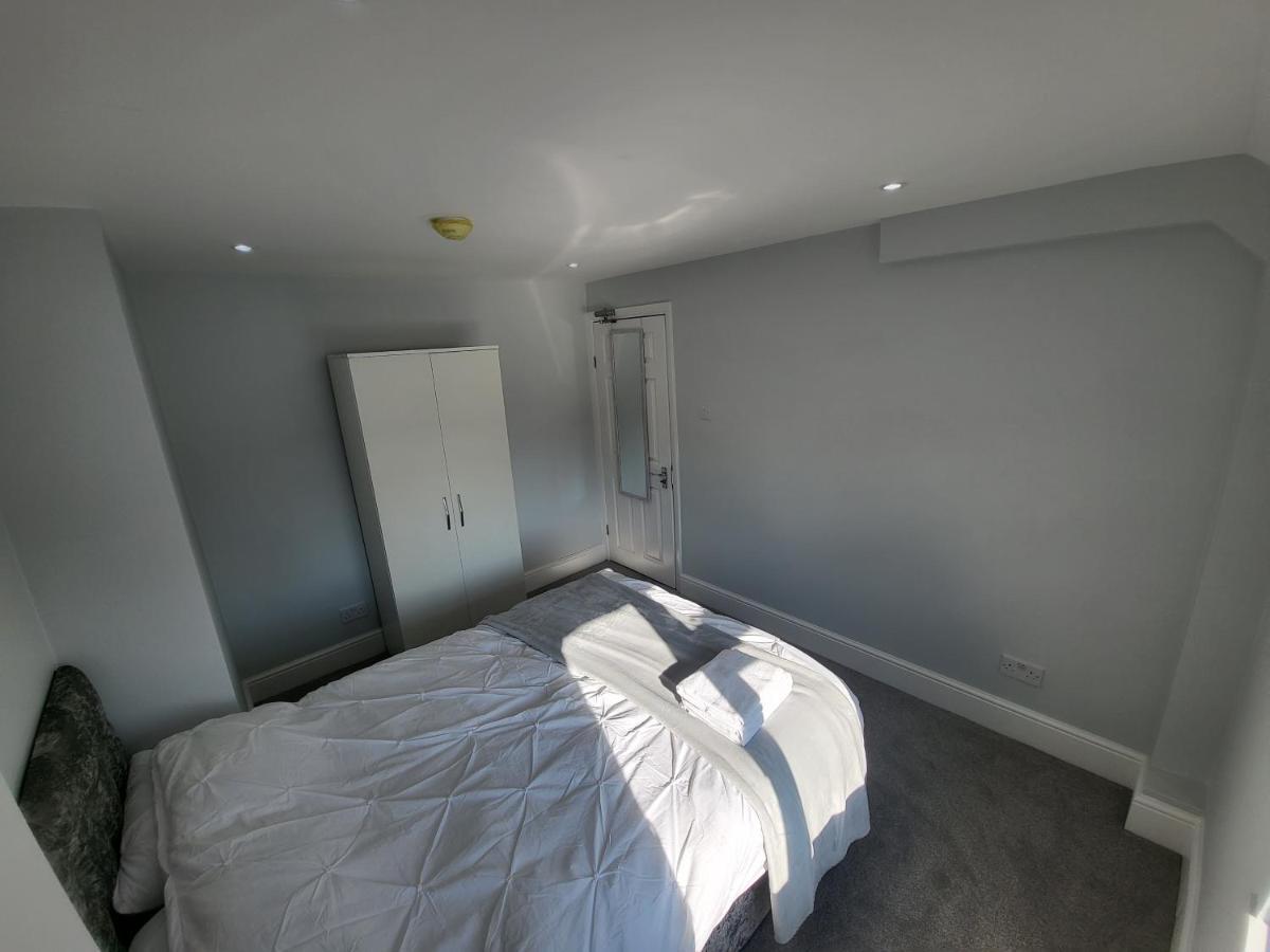 High Spec Large 6 Bedroom House! Kingston upon Thames  Ngoại thất bức ảnh