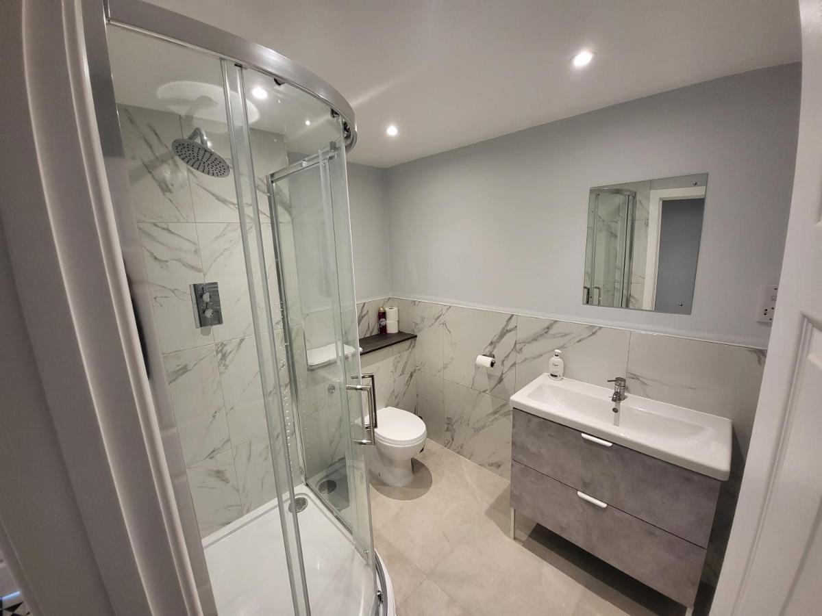 High Spec Large 6 Bedroom House! Kingston upon Thames  Ngoại thất bức ảnh