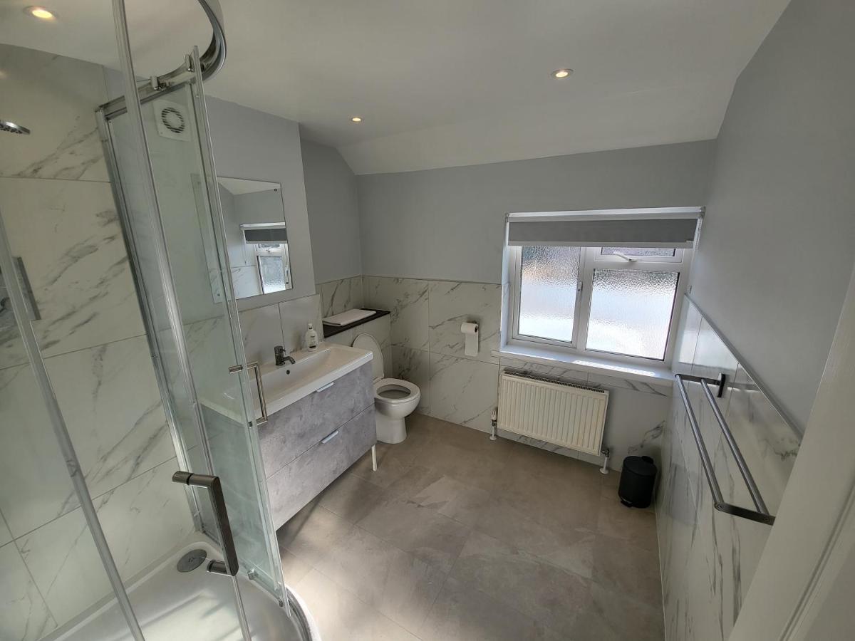 High Spec Large 6 Bedroom House! Kingston upon Thames  Ngoại thất bức ảnh