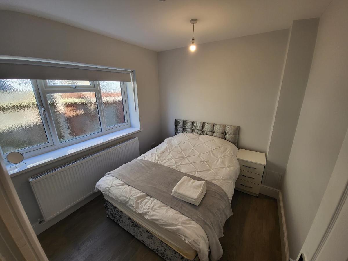 High Spec Large 6 Bedroom House! Kingston upon Thames  Ngoại thất bức ảnh