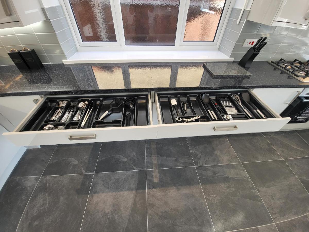 High Spec Large 6 Bedroom House! Kingston upon Thames  Ngoại thất bức ảnh