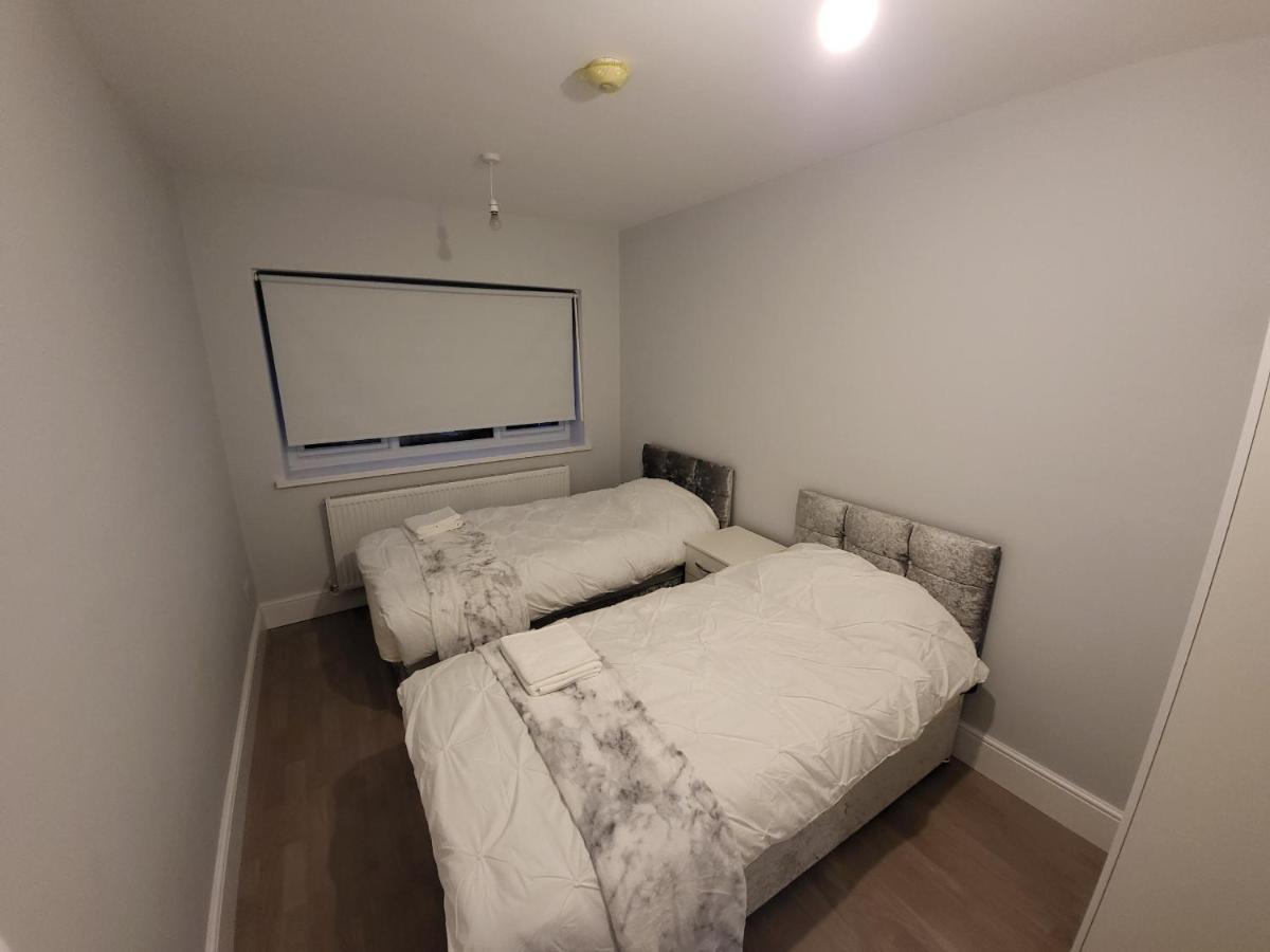 High Spec Large 6 Bedroom House! Kingston upon Thames  Ngoại thất bức ảnh