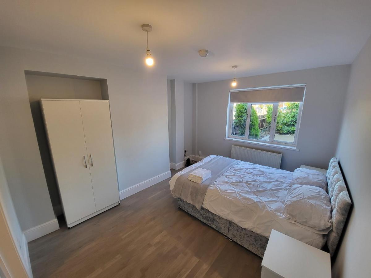 High Spec Large 6 Bedroom House! Kingston upon Thames  Ngoại thất bức ảnh