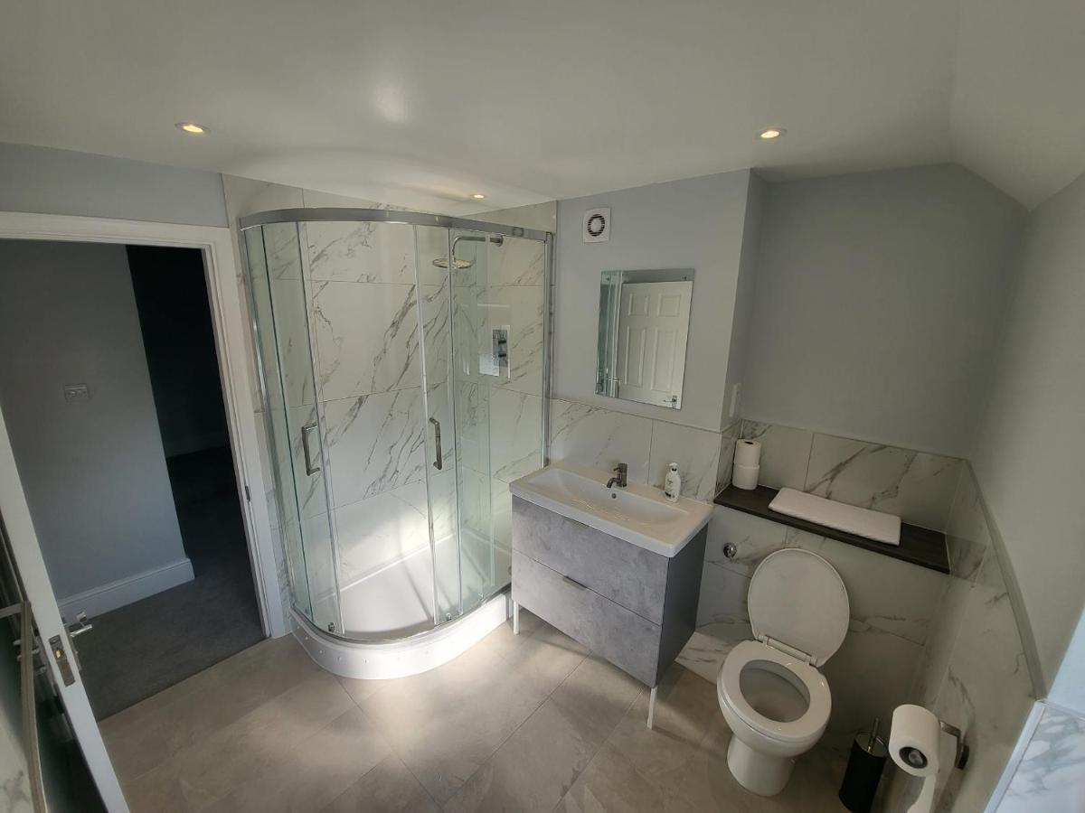 High Spec Large 6 Bedroom House! Kingston upon Thames  Ngoại thất bức ảnh