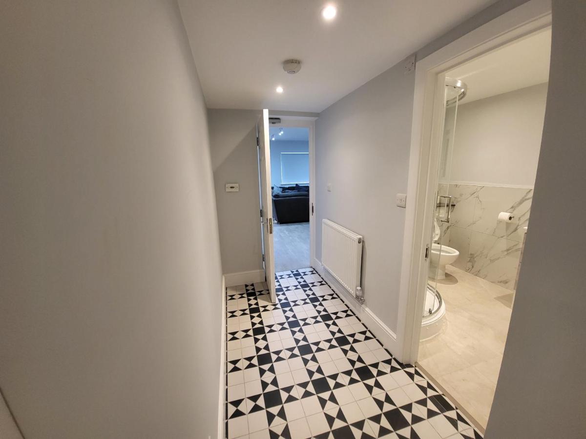 High Spec Large 6 Bedroom House! Kingston upon Thames  Ngoại thất bức ảnh