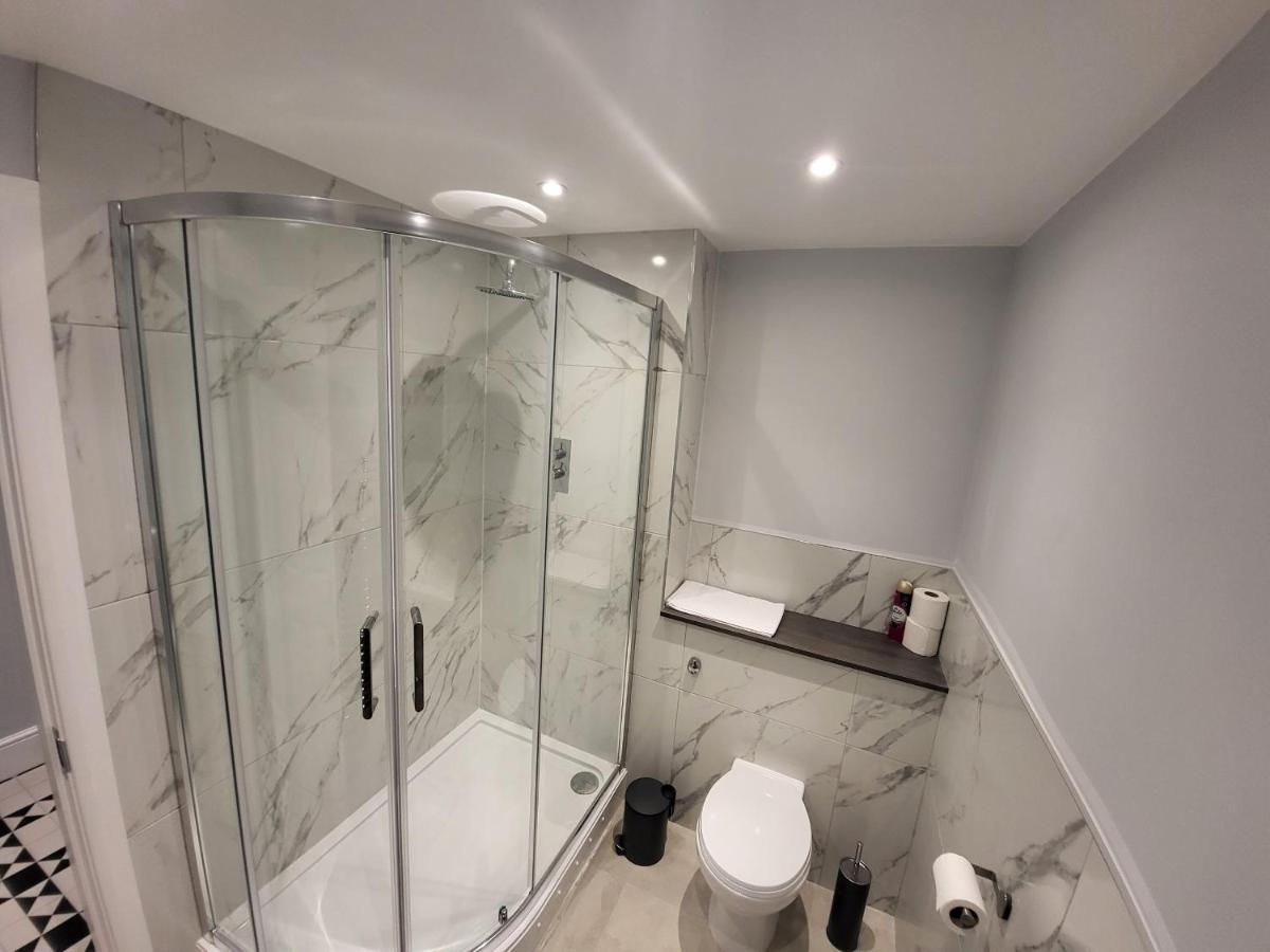 High Spec Large 6 Bedroom House! Kingston upon Thames  Ngoại thất bức ảnh